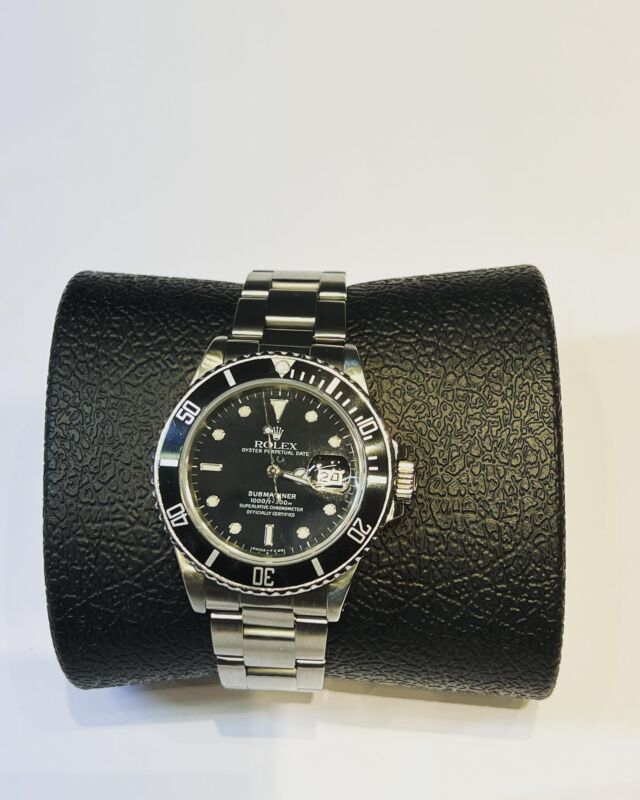 Rolex Submariner Diver. Now available in store. 116610.  Please DM for pricing information or stop by our store Mon-Sat (10am-5PM) #rolex #rolexsubmariner #stainlesssteel #superlativechronometer #40mm