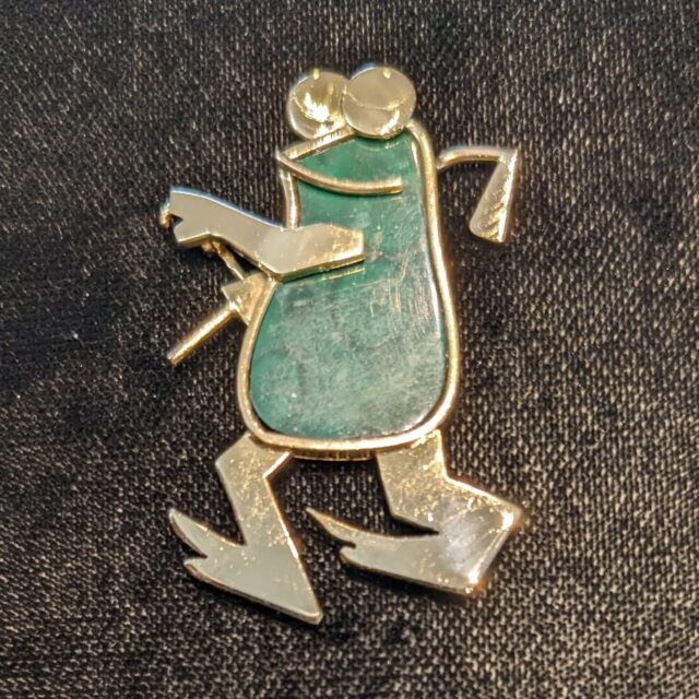 Fore! This whimsical pin/pendant is perfect for the Golf Mom in your life. Call or stop by today, and Find A Treasure, Save A Fortune! https://metrobrokerjewelers.com #pikesville #pikesvillemd #metrobrokerjewelers #metrobroker #mbj #golf #mom #mothersday #frog #gold #pin #pendant