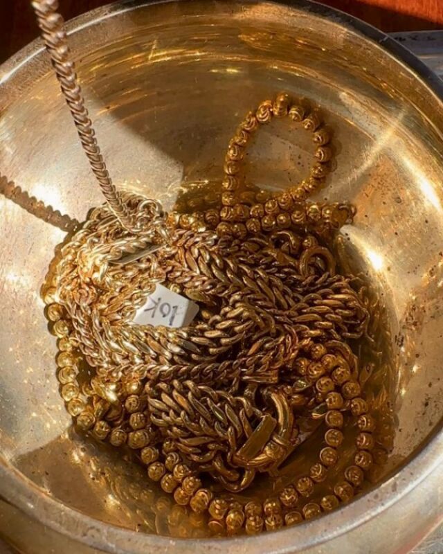 WE'LL BUY YOUR SCRAP GOLD‼️
Did you know that we buy gold, platinum, silver, gemstones, watches, sterling flatware, and more? Gold prices are at an all time high and our payouts to our customers are some of the highest around 💸💲 If you have gold and other jewelry lying around that you don’t wear or like, we’ll buy it from you and send you off with your payment that same day💲💵 You can even apply your payout as store credit towards a new piece 💎📿💍 Send us a DM if you’re interested or come visit us in store. We guarantee you’ll leave happy 🤩

License No. 2412

Metro Broker Jewelers - Find A Treasure, Save A Fortune 💎Stop in today or call us for pricing and availability 📞📱
410-653-5880

#webuyscrapgold #scrapgold #scrapgoldbuyer #goldscrap #goldishigh #webuygold #webuybullion #preciousmetals #springcleaning #customjewelry #antiquejewelry #vintagejewelry #estatejewelry #estatejewelryforsale #diamondrings #engagementrings #naturaldiamonds #labgrowndiamonds #baltimorejeweler #jewelryrepair #jewelrydesign #metrobrokerjewelers #metrobroker #metrobrokerltd #mbj #pikesville #reisterstown #owingsmills #maryland