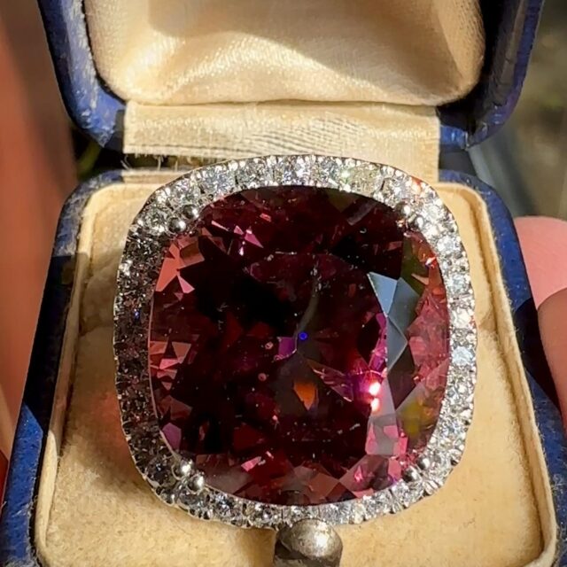 We're swooning over this pink tourmaline and diamond cocktail ring today. Come check her out in person, we promise she'll be worth it 🩷
Metro Broker Jewelers - Find A Treasure, Save A Fortune💎
Stop in today or call us for pricing and availability📱
410-653-5880
#metrobrokerjewelers #metrobroker #metrobrokerltd #mbj #pikesville #reisterstown #owingsmills #maryland #gold #oldgold #antiquejewelry #vintagejewelry #estatejewelry #estatejewelryforsale #diamondrings #engagementrings #naturaldiamonds #abgrowndiamonds #baltimorejeweler #jewelryrepair #jewelrydesign #pinktourmaline #pinktourmalinering #tourmaline