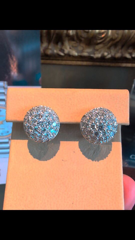 These beautiful diamond earrings just landed in our estate collection 💎✈️ Over 5 carats of fine diamonds, masterfully arranged in beautiful platinum mountings. Come visit us to see these stunners in person 😍 

Metro Broker Jewelers - Find A Treasure, Save A Fortune 💎
Stop in today or call us for pricing and availability 📱
410-653-5880

#customjewelry #antiquejewelry #vintagejewelry #estatejewelry #estatejewelryforsale #diamondrings #engagementrings #naturaldiamonds #labgrowndiamonds #baltimorejeweler #jewelryrepair #jewelrydesign #metrobrokerjewelers #metrobroker #metrobrokerltd #mbj #pikesville #reisterstown #diamondearrings #diamondclusterearrings