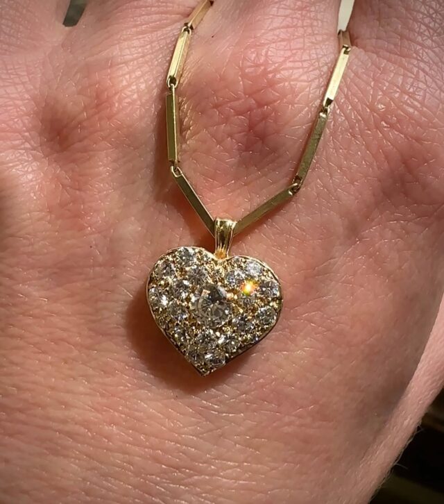 This vintage diamond cluster heart pendant has us all feeling a bit lightheaded today 😍 Beautifully designed with a 0.60ct center modern brilliant diamond, with approximately 1.25ctw of additional surrounding diamonds! We love how these stones sparkle against the warmth of yellow gold. Paired here with an Italian 14K bar link chain. Come visit us to see this stunning pendant necklace in person. You might want to wear your sunglasses 😎 

Metro Broker Jewelers - Find A Treasure, Save A Fortune 💎
Stop in today or call us for pricing and availability 📱
410-653-5880

#customjewelry #antiquejewelry #vintagejewelry #estatejewelry #estatejewelryforsale #diamondrings #engagementrings #naturaldiamonds #labgrowndiamonds #baltimorejeweler #jewelryrepair #jewelrydesign #metrobrokerjewelers #metrobroker #metrobrokerltd #mbj #pikesville #reisterstown #heartjewelry #diamondpendant