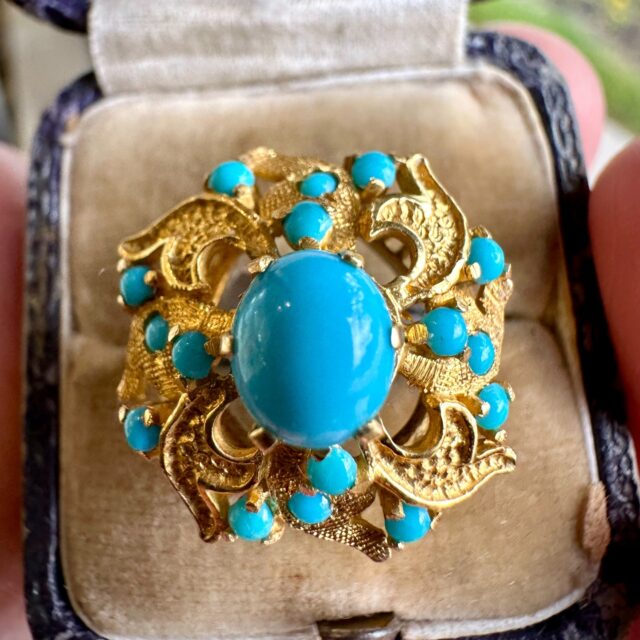 With warmer weather ahead, we can't help but think about our stunning turquoise pieces. This ring is the perfect staple accessory for all of your summer escapes 🏝️☀️🏖️
Metro Broker Jewelers - Find A Treasure, Save A Fortune💎
Stop in today or call us for pricing and availability📱
410-653-5880
#metrobrokerjewelers #metrobroker #metrobrokerltd #mbj #pikesville #reisterstown #owingsmills #maryland #gold #oldgold #antiquejewelry #vintagejewelry #estatejewelry #estatejewelryforsale #diamondrings #engagementrings #naturaldiamonds #abgrowndiamonds #baltimorejeweler #jewelryrepair #jewelrydesign #turquoise #turquoisejewelry #turquoisering #turquoiseringsforsale