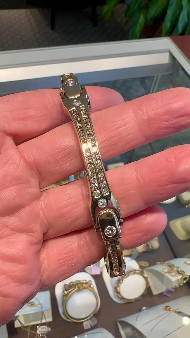 We know a Metro diamond bone bracelet when we see one! We custom designed this bracelet for a dear client back in the '80s, and it recently made its way back to us for a spa day and an updated appraisal. We just had to take a picture and give this baby a permanent spot on our grid 🔥 

Metro Broker Jewelers - Find A Treasure, Save A Fortune 💎
Stop in today or call us for pricing and availability 📱 410-653-5880